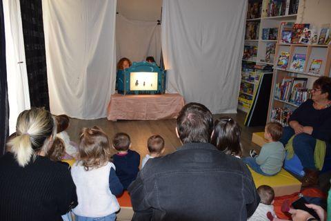 image du théâtre d'ombres